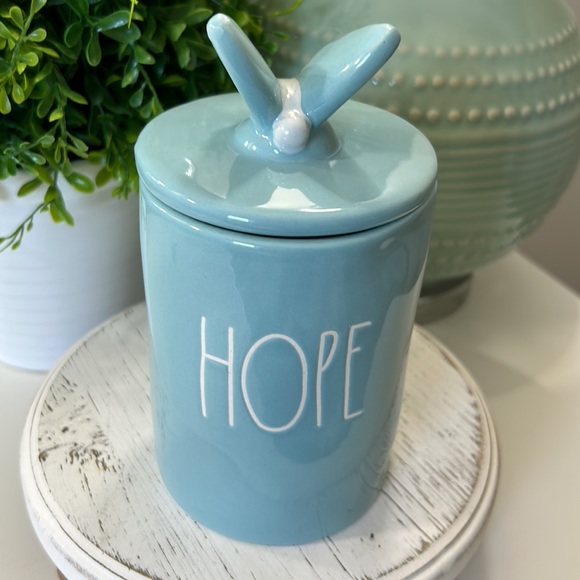 Rae Dunn Candle - Picture 2 of 6